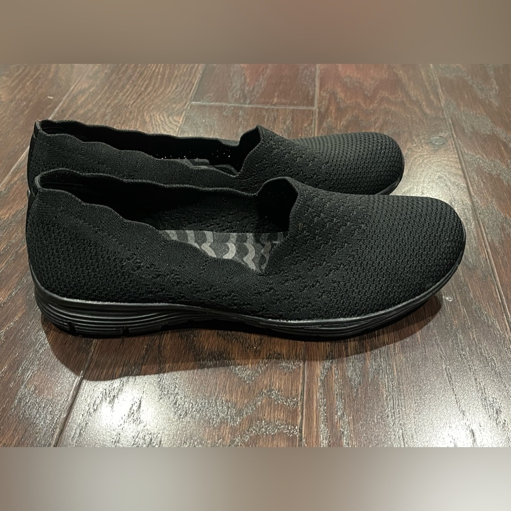 SKECHERS AIR COOLED CUSHION COMFORT BLACKSHOES Women SIZE 9